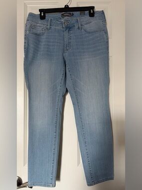 NWT Torrid skinny ankle jeans. Size 10.